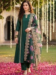 Anouk Mirage Women Floral Panelled Gotta Patti Kurta with Trousers & W