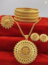 Niva Fashion Brass Gold-plated Gold Jewel Set(Pack of 1)