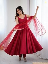 GLOSIA DESIGN Women Empire Thread Work Raw Silk Kurta with Trousers &