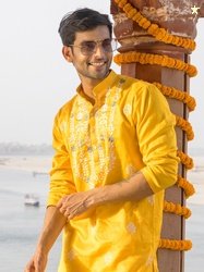 VASTRAMAY Men Yellow Geometric Yoke Design Thread Work Kurta