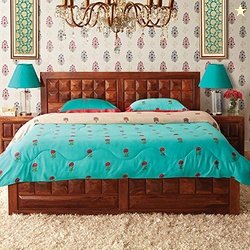 HomeTown Woodrow Solid Wood Hydraulic Storage Queen Size Bed in Honey