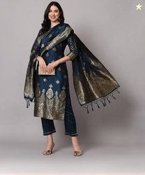 VredeVogel Women Silk Blend Kurta Pant Dupatta Set