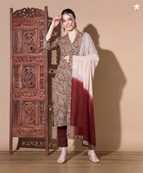 VBUYZ Women Pure Cotton Kurta Pant Dupatta Set