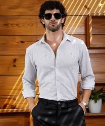 CAMPUS SUTRA Men Regular Fit Solid Spread Collar Casual Shirt