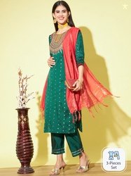 PPTOSS Ethnic Motifs Embroidered Yoke Thread Work Kurta & Trousers Wit