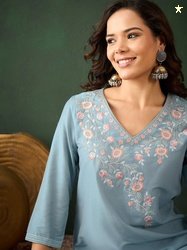 Sangria FLORAL EMBROIDERED STRAIGHT KURTA