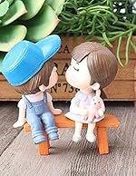 Chocozone Kissing Couple on Bench Resin Showpiece Couple Miniatures Valentine Gifts for Girlfriend Boyfriend Wife Husband Valentines Gift for Her Him Valentine Day Gifts, 5 x 4 cm