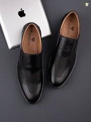 INVICTUS Men Textured Formal Slip-On Shoes