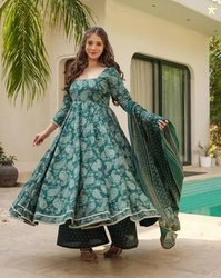 SVARAA Women Paisley Print Anarkali Kurta Suit Set