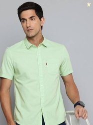 LEVI'S Men Regular Fit Solid Spread Collar Casual Shirt